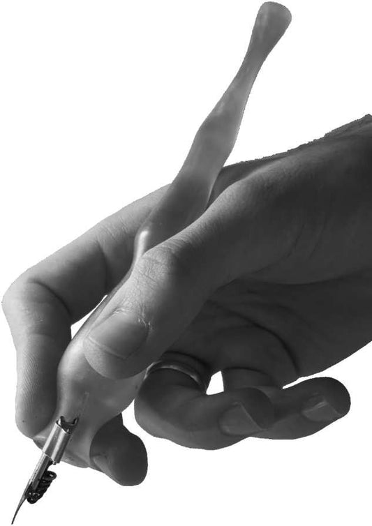 An oblique penholder held between the thumb and index finger, supported by the middle finger.