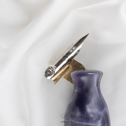 Handgefertigter Oblique-Federhalter Nr. 02 — Tiefblau — Griff und Befestigung der vorbereiteten Zebra G — Artful Hand Studio
