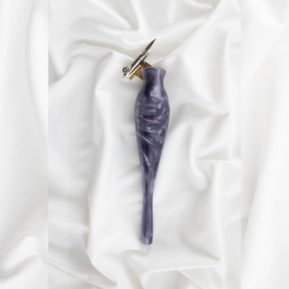 Handgefertigter Oblique-Federhalter Nr. 02 — Tiefblau — Gesamtansicht — Artful Hand Studio
