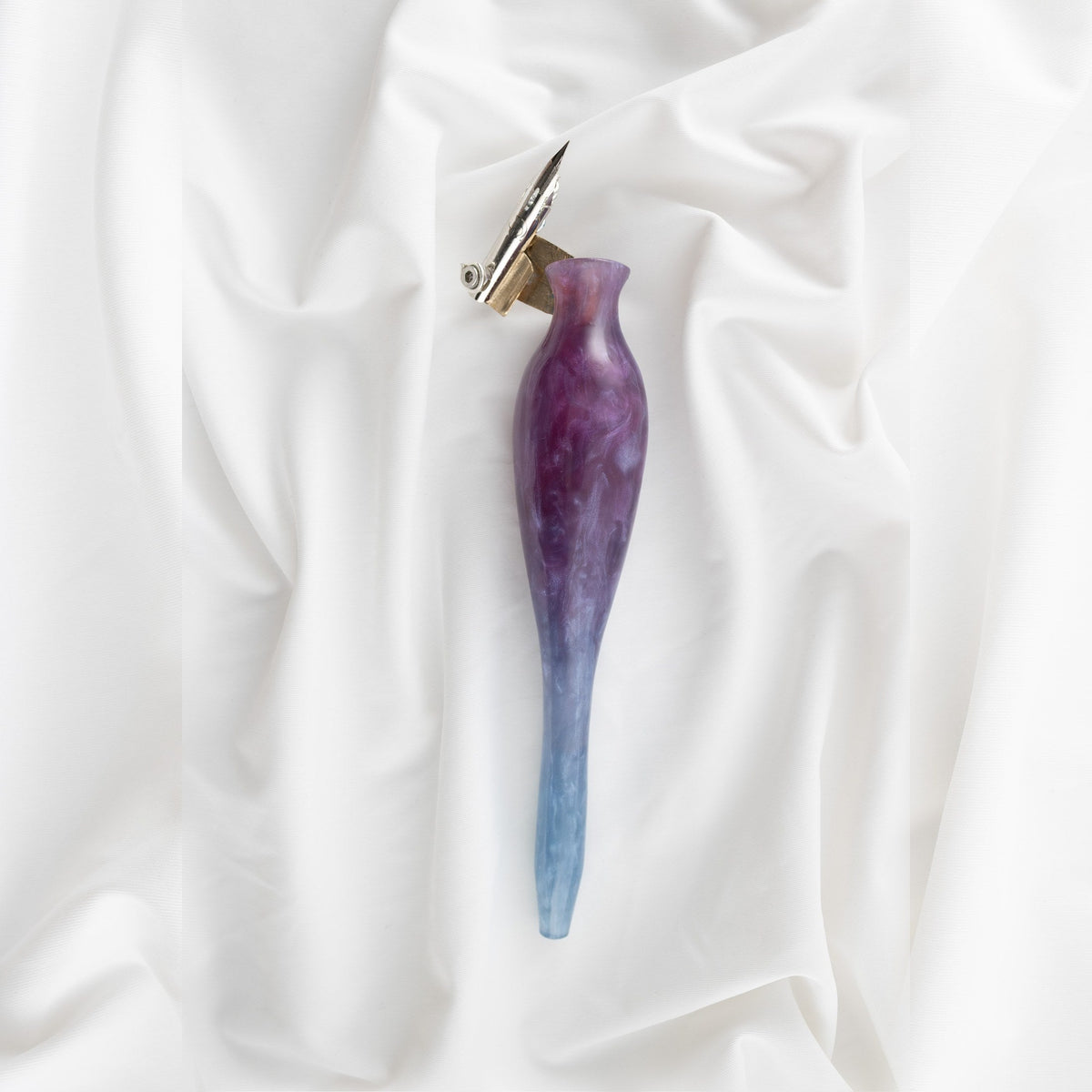 Handgefertigter Oblique-Federhalter Nr. 07 — Violett und Blau — Gesamtansicht — Artful Hand Studio
