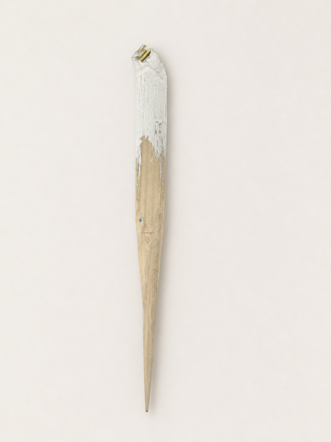 White and wood oblique holder prototype used for writing and proportion tests