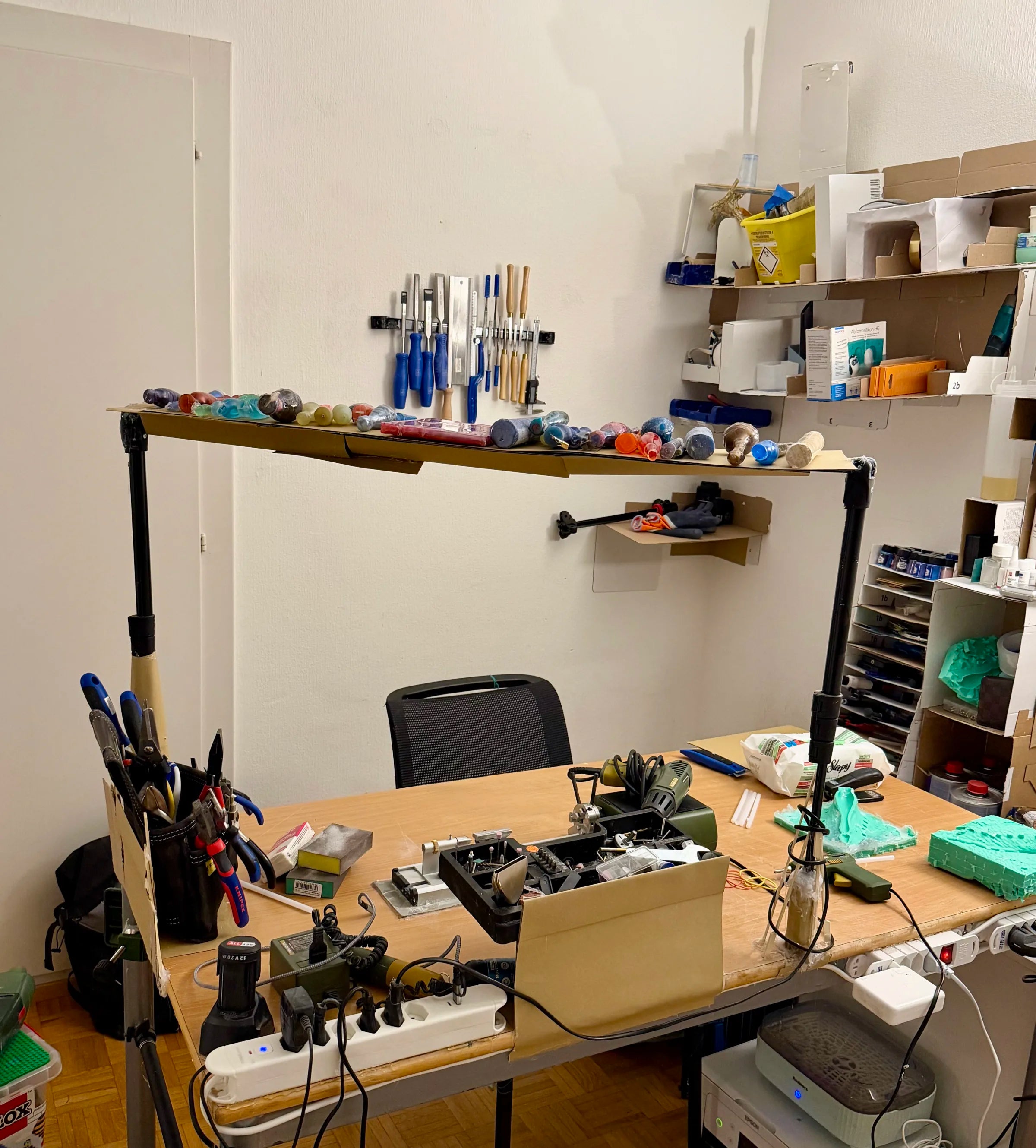 Working table and tools in the Artful Hand Studio workshop in Lausanne